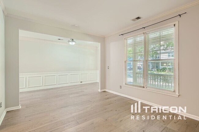 Building Photo - 9124 Loxford St