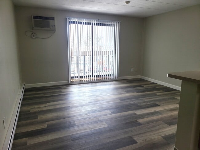 Building Photo - 576 Washington St