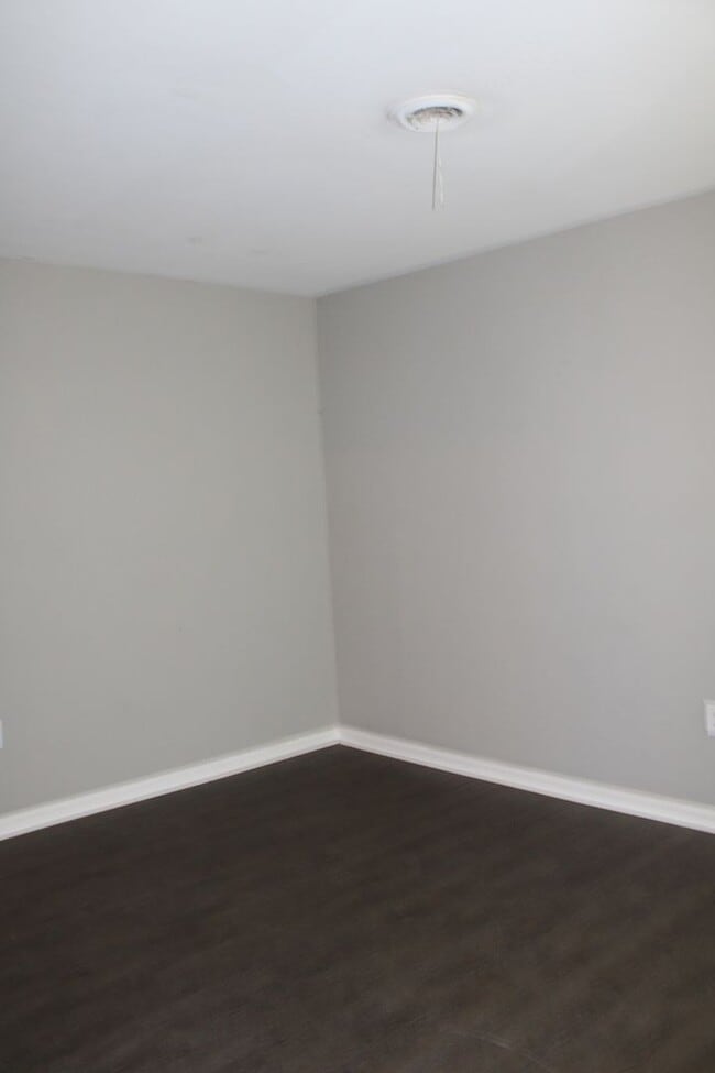 Building Photo - Charming 3 Bedroom, 1.5 Bath Home with Gar...