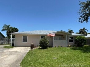 Building Photo - 5141 SE Pine Knoll Way