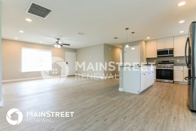 Building Photo - 5292 Trekell St