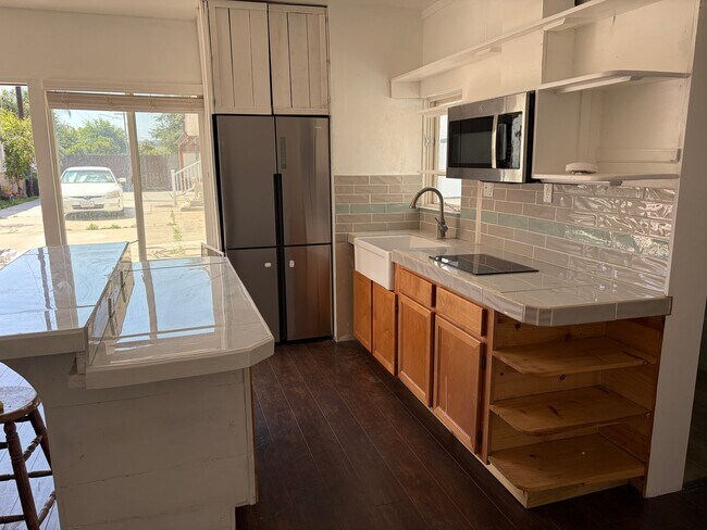 Foto del edificio - 864 Farr Ave