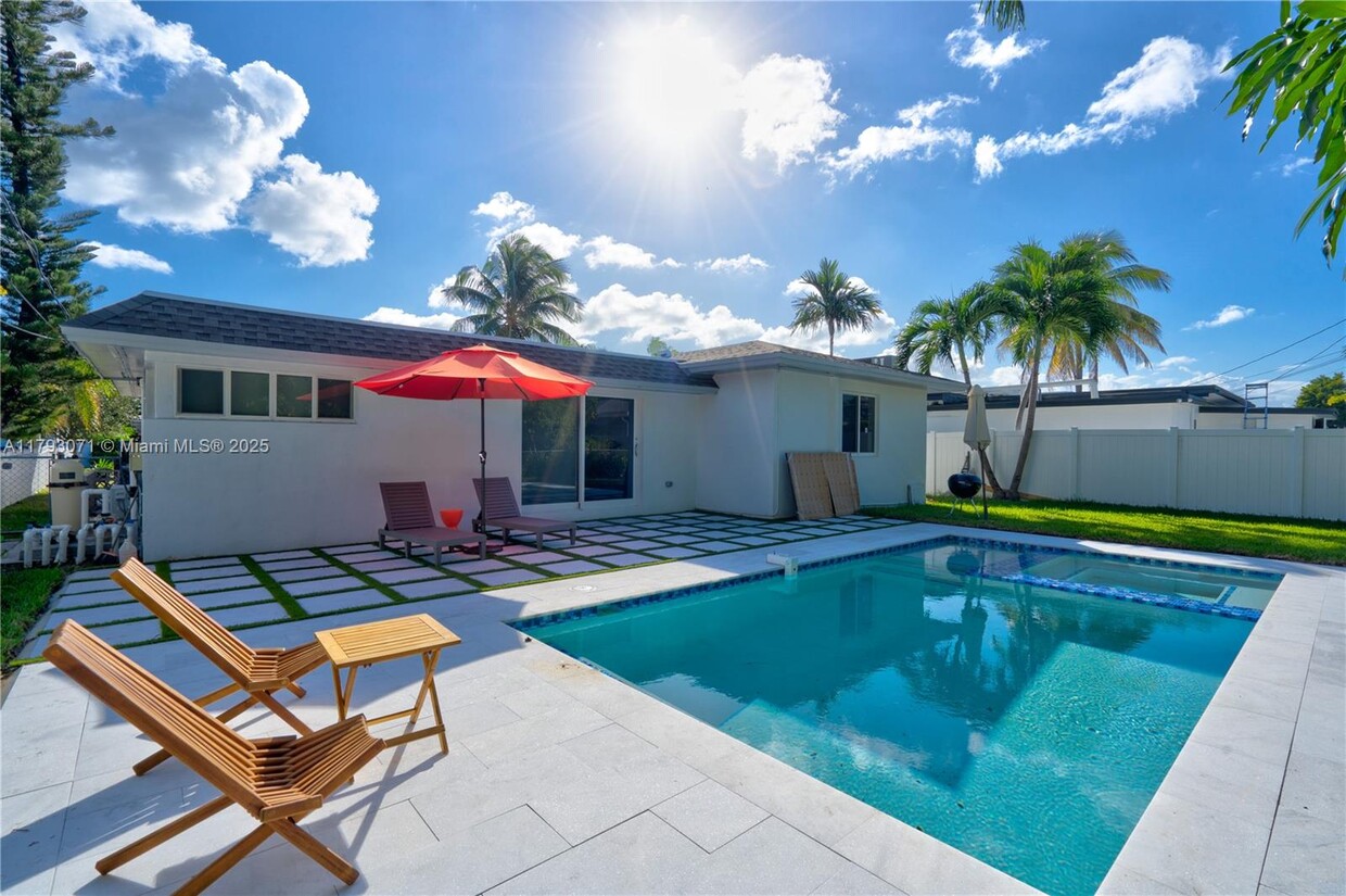 Foto principal - 7528 Buccaneer Ave