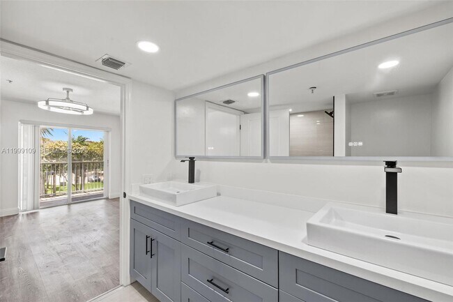 Foto del edificio - 470 S Park Rd