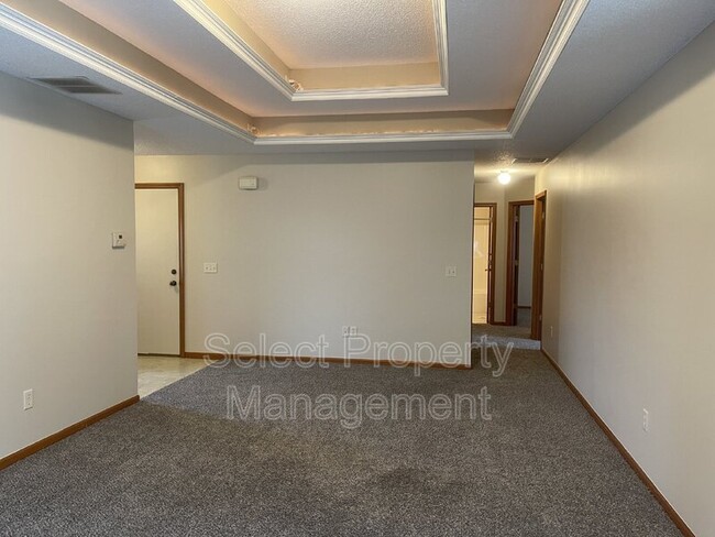 Building Photo - 9608 Yuma Dr