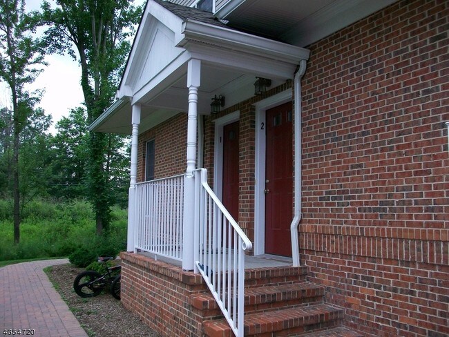Building Photo - 221 Sherman Ave