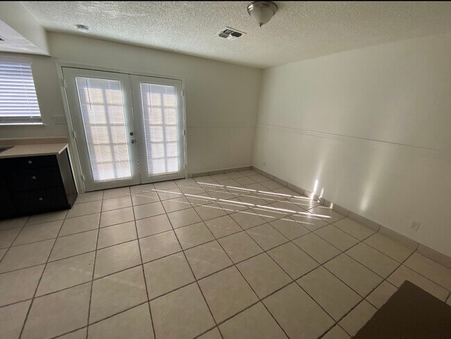 Foto del edificio - 5613 Deal Dr