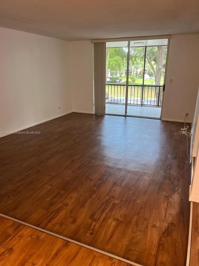 Building Photo - 3660 Inverrary Dr