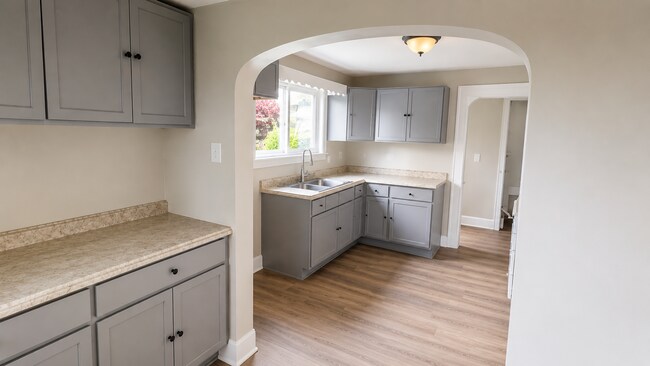 Foto del edificio - Charming 3 Bed / 2 Bath Single-Family Home in Barberton