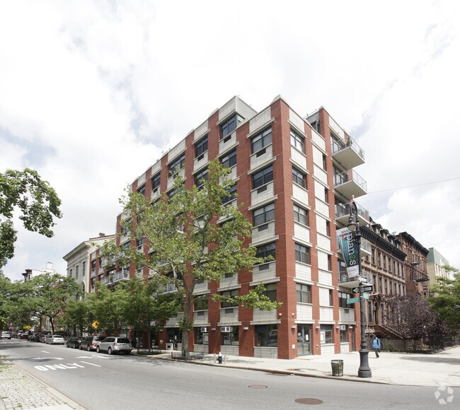 Foto principal - 2002 5th Ave