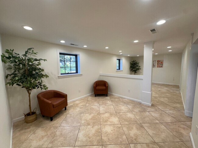 Foto del edificio - 4823 Salem-Noble Rd