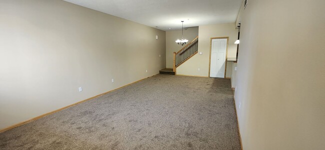 Building Photo - Rare 3 bedroom, 2.5 bathroom rental home w...
