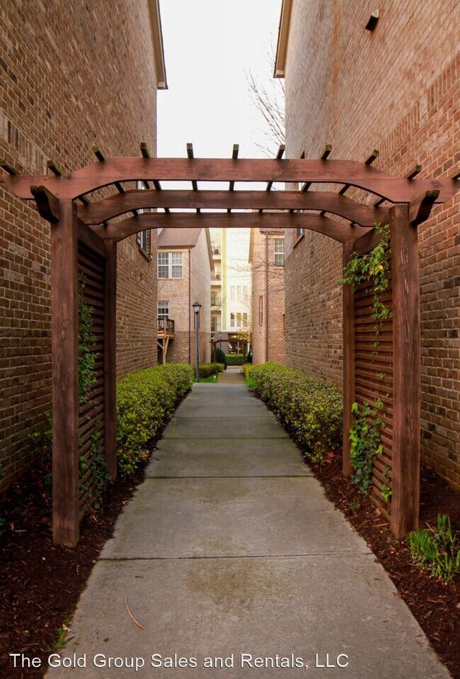 Foto del edificio - 2 br, 2.5 bath House - 264 W Bland Street