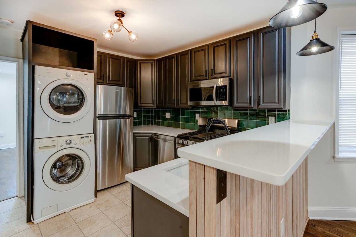 Primary Photo - 5445 W Berks St