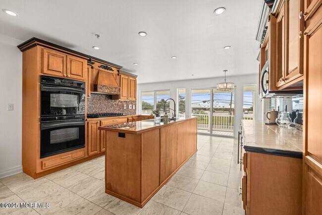 Foto del edificio - 272 Ocean Blvd N