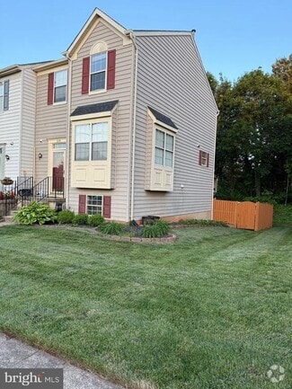 Building Photo - 9579 Tudor Oaks Dr