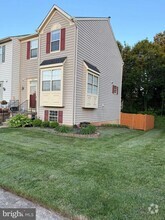 Building Photo - 9579 Tudor Oaks Dr