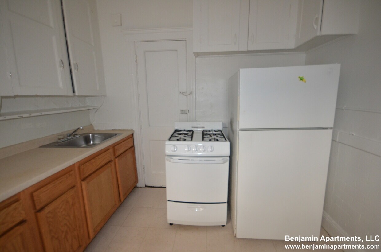 Primary Photo - 131 Sutherland Rd