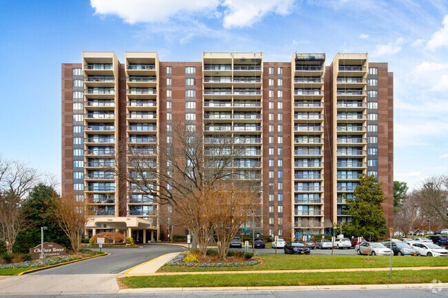 Building Photo - Chelsea Towers