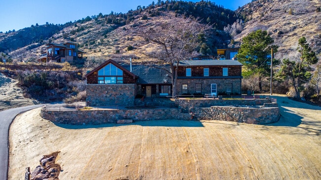 Foto del edificio - 850 Shelton Rd