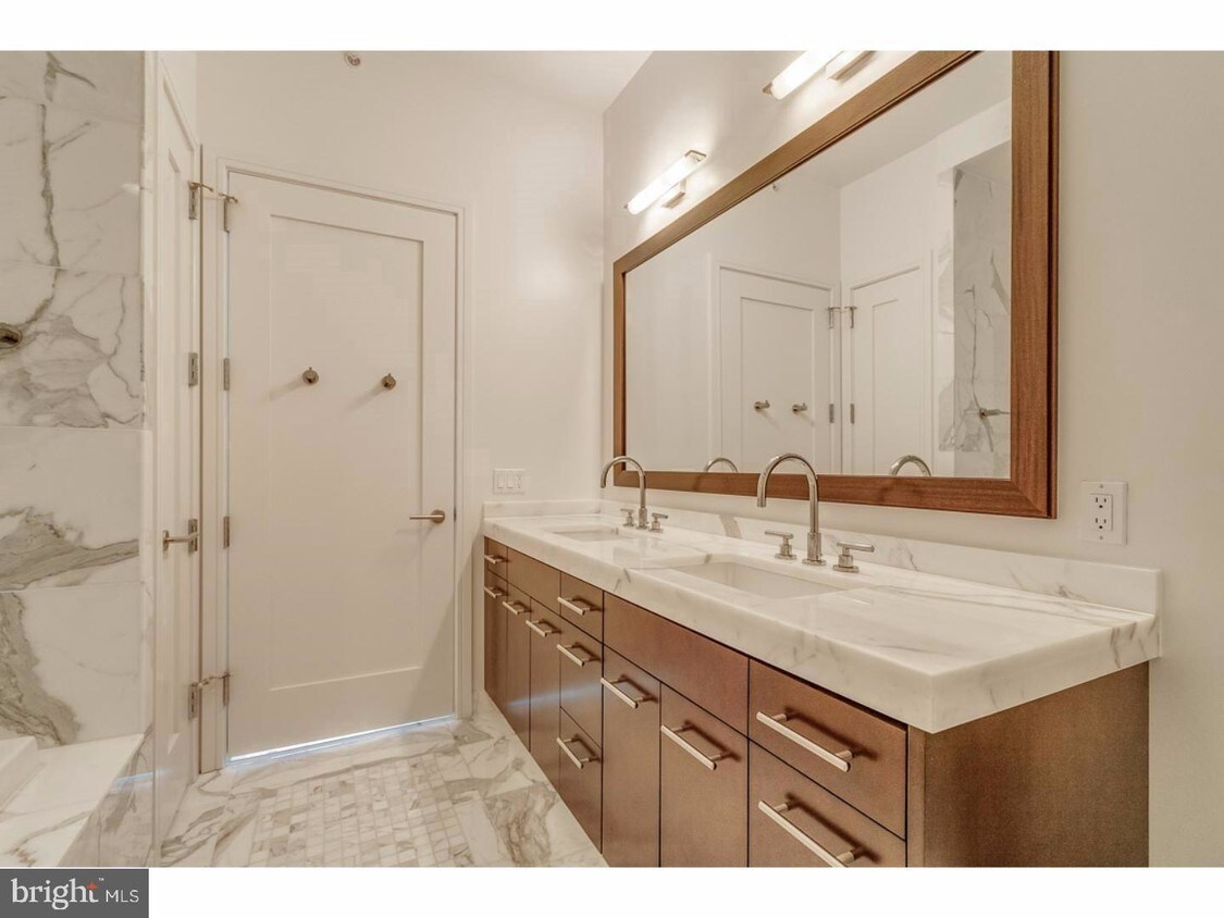 Primary Photo - 1414 S Penn Square
