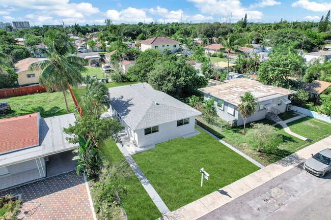 Building Photo - 2212 Roosevelt St