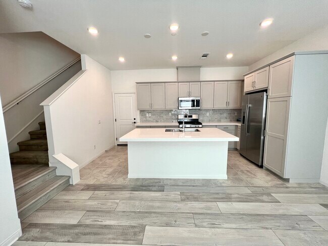 Kitchen - 2122 Bluestone Cir