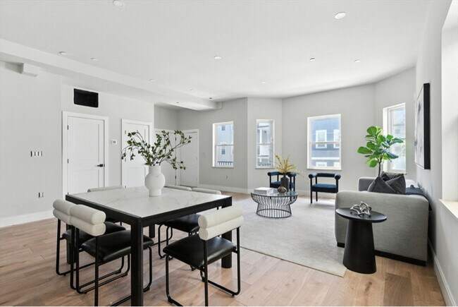 Building Photo - 34 Woodford St