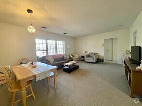 Building Photo - 10 Lake Shore Ct