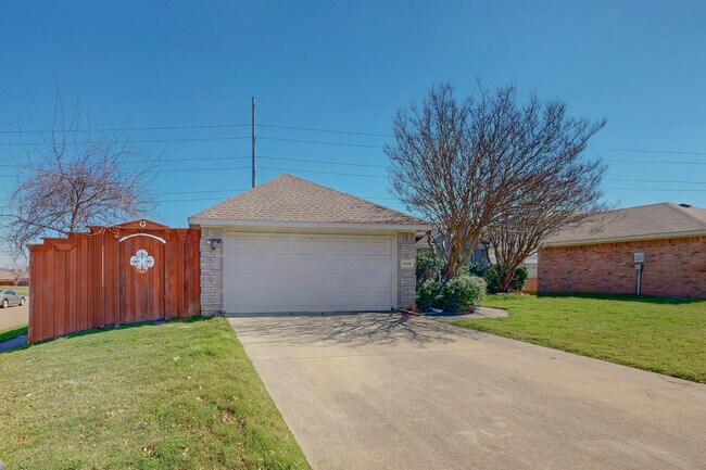 Building Photo - 8208 Reel St