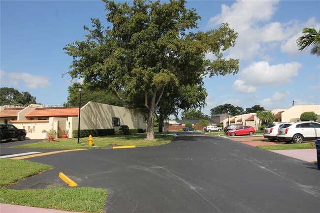 Foto del edificio - 19246 NW 64th Ct