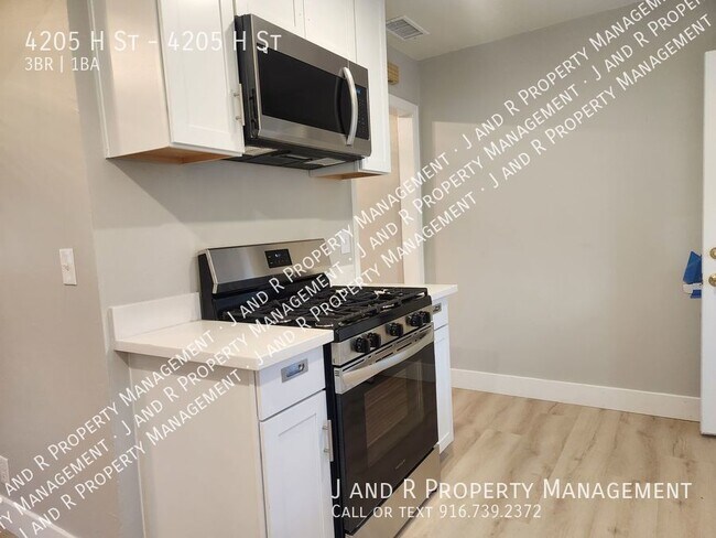 Building Photo - 3 bedroom in East Sac