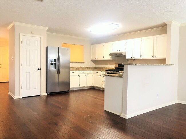 Building Photo - PRICE IMPROVEMENT!!  FARRAGUT COMMONS: UPD...