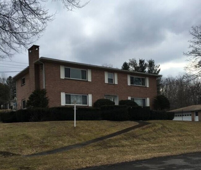 Building Photo - 120 S Jensen Rd