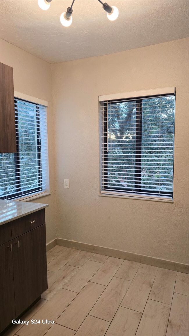 Building Photo - 360 NW 8th St