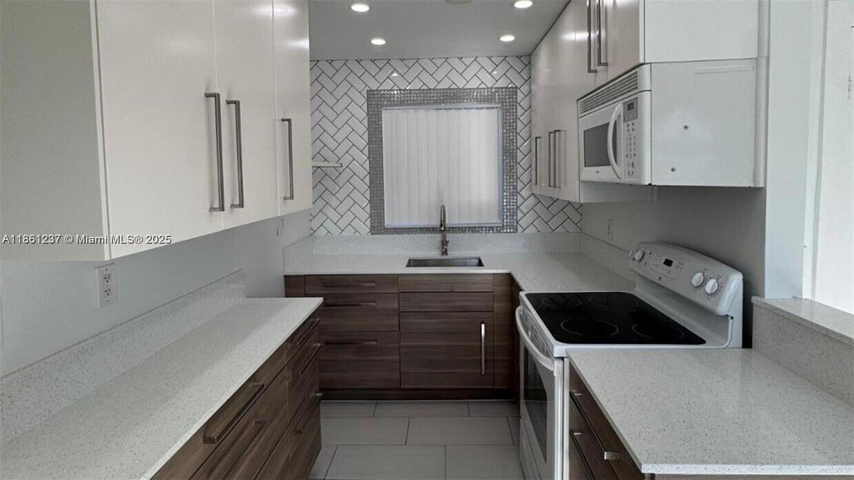 Foto principal - 2415 Thomas St