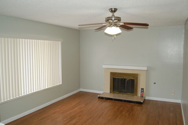 Foto del edificio - 7185 Acorn Ct