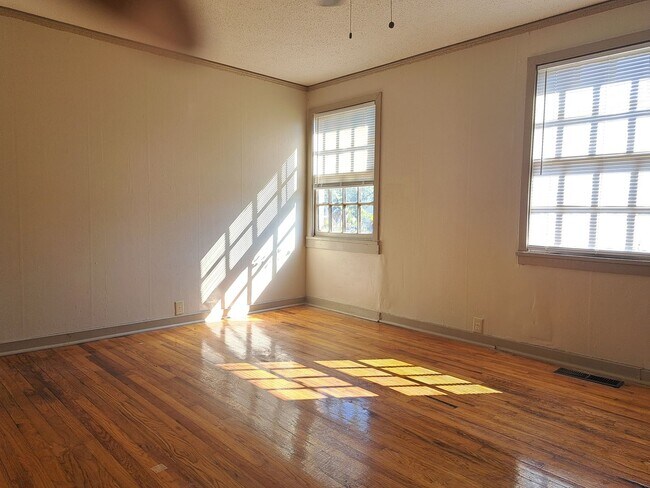 Foto del edificio - 2 Bed / 1 Bath Apartment for Rent - We have your next HOME ready!