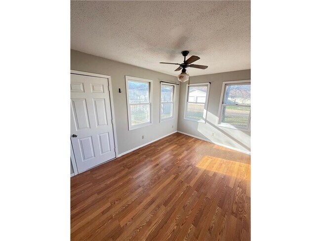 Foto del edificio - 1811 Judd Ave N