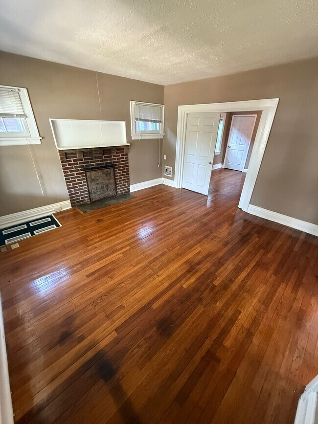 Foto del edificio - 7017 Idlewild Ave