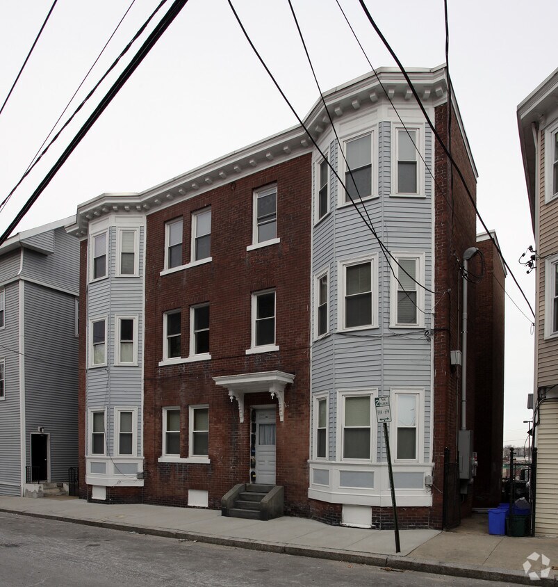 Building Photo - 21 Spruce St