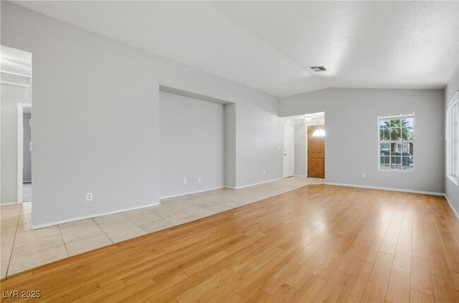 Building Photo - 5555 Airview Ct