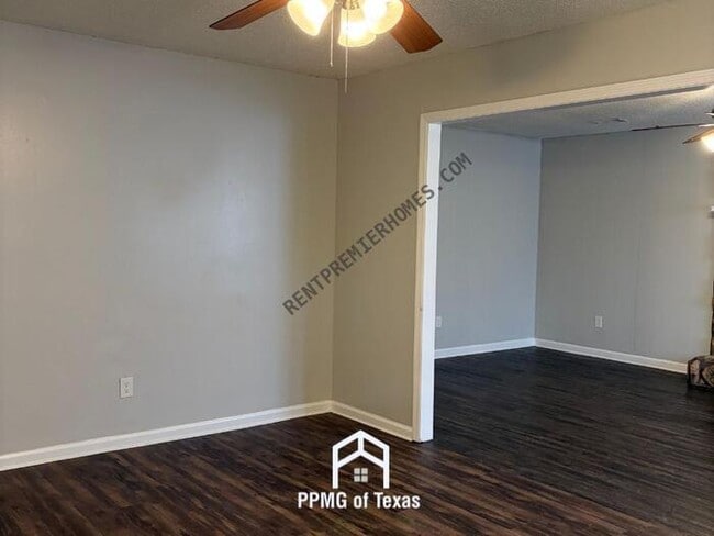 Foto del edificio - 6120 Butler Rd
