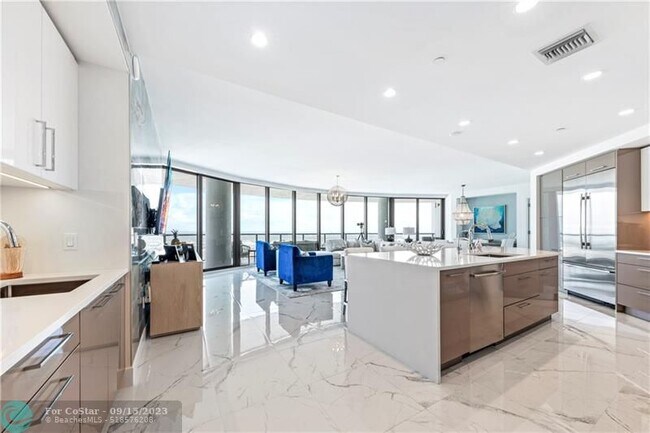 Building Photo - 100 E Las Olas Blvd
