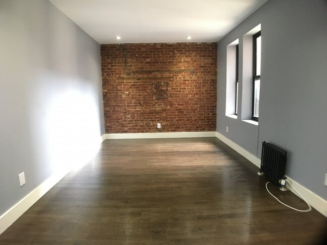 Building Photo - 75 Ellwood St