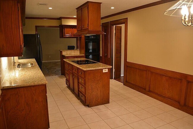 Foto del edificio - 20306 Laurel Lock Dr