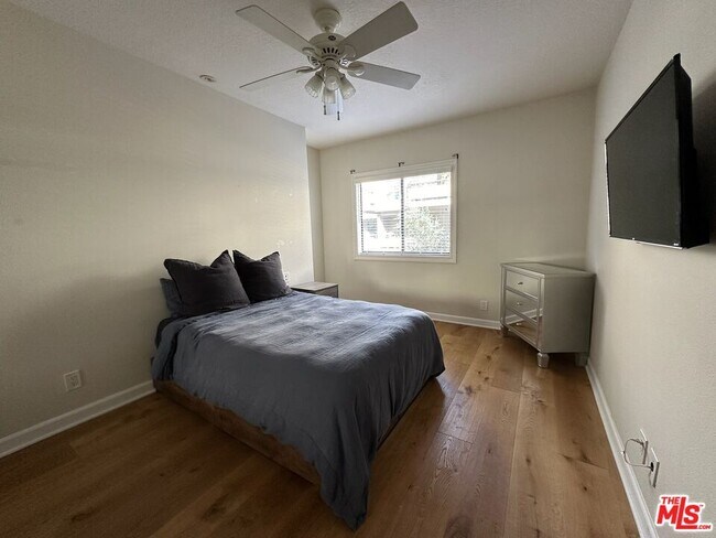 Foto del edificio - 13331 Moorpark St