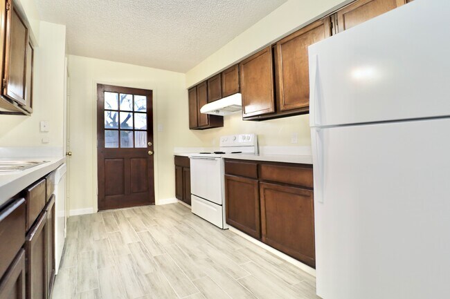 Building Photo - 1805 Braden Cv