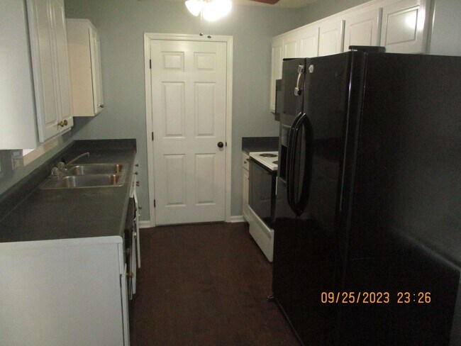 Building Photo - 114 Hillside Ct