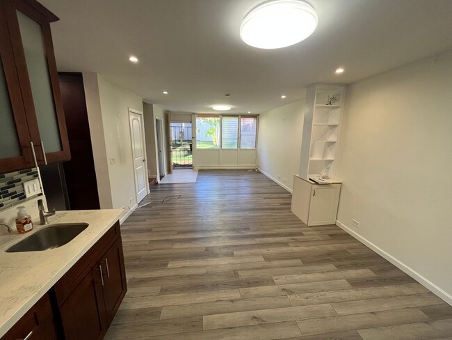 Building Photo - Hale Ola: 4 Bedroom/2 Bath Townhome in Pea...